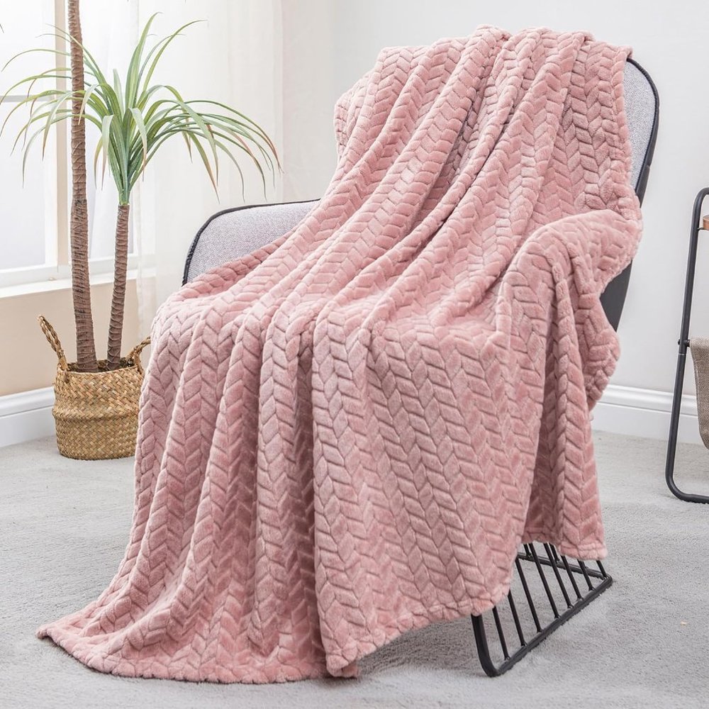 Large Flannel Fleece Throw Blanket, 50x70 Inches Soft Jacquard Weave, Dusty Pink